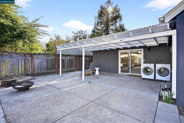 5774 Friar Ct, El Sobrante CA: https://media.crmls.org/mediaz/802df88e-7287-40d1-ba7d-91cd922ba01f.jpg