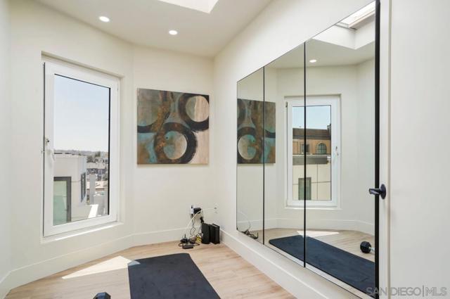 2820 Bayside Walk, San Diego CA: https://media.crmls.org/mediaz/802ea8b9-aeef-4b6d-bbb9-f6875389c935.jpg