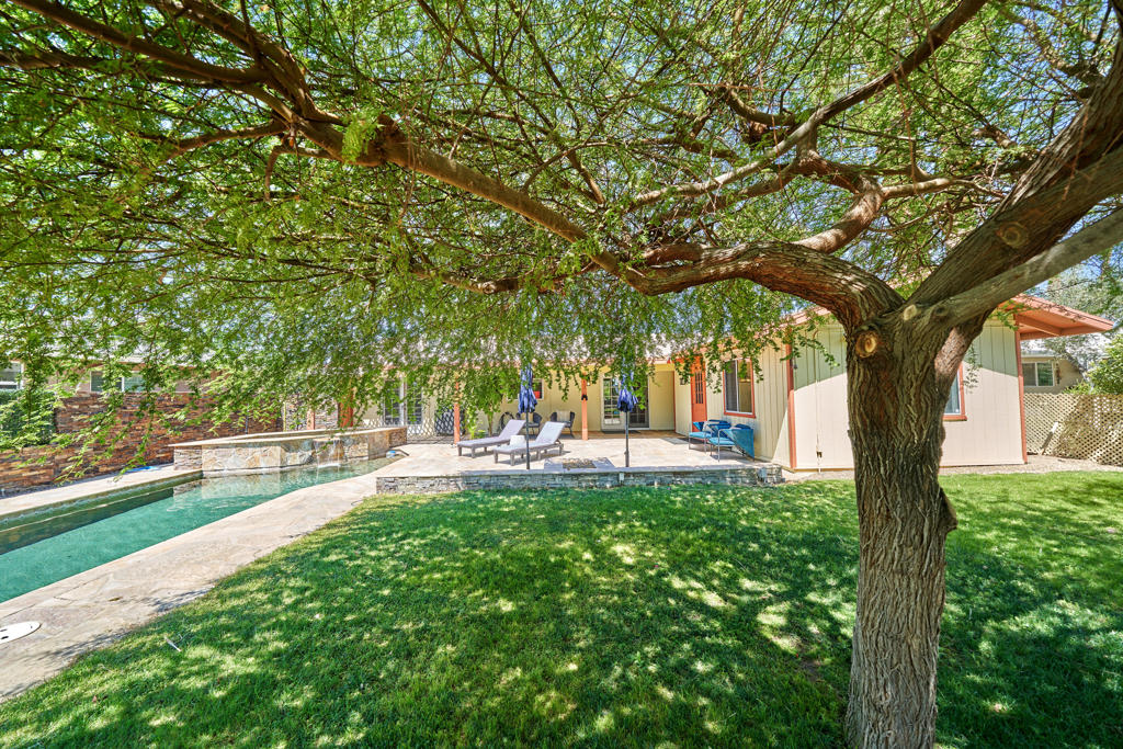 https://media.crmls.org/mediaz/802f0d67-5dfe-4982-b97d-7066b6bcbda7.jpg?preset=X-Large