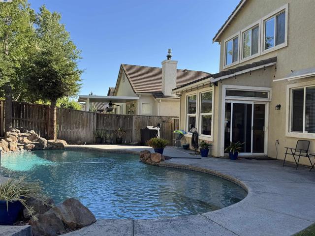 10342 Mono Ct, Stockton CA: https://media.crmls.org/mediaz/802f7de4-97e8-4fe0-9be6-d3fbbb2e33e0.jpg
