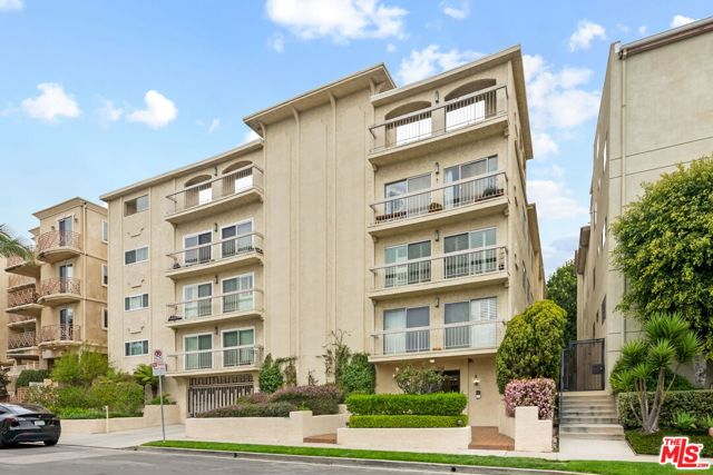 2318 Fox Hills Drive, Los Angeles CA: https://media.crmls.org/mediaz/802fa6e2-61d5-4c88-868f-4c9ccec194ad.jpg