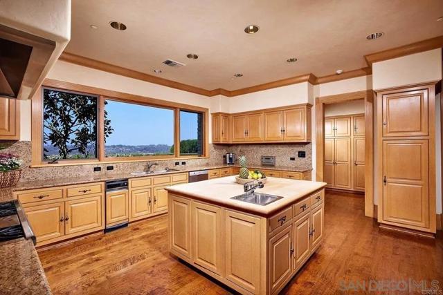 14716 Ladys Secret Drive, Rancho Santa Fe CA: https://media.crmls.org/mediaz/80302177-e5dd-4406-8857-842446ef7a0c.jpg