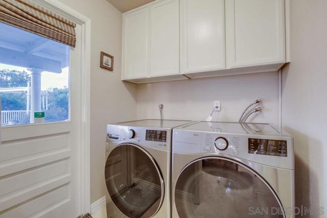 2052 Flying Hills Lane, El Cajon CA: https://media.crmls.org/mediaz/8030217f-4a0b-473d-af1e-37fdcc08045f.jpg