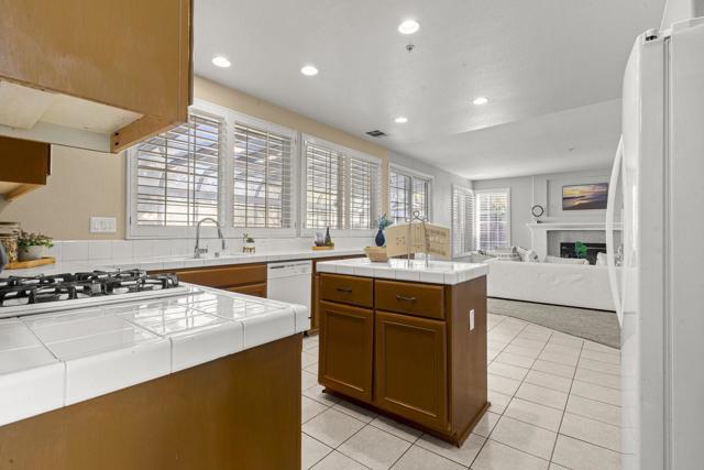 32447 Pacific Grove Way, Union City CA: https://media.crmls.org/mediaz/8030c7ff-3b5d-4f1f-aa13-fd3b82a2579b.jpg
