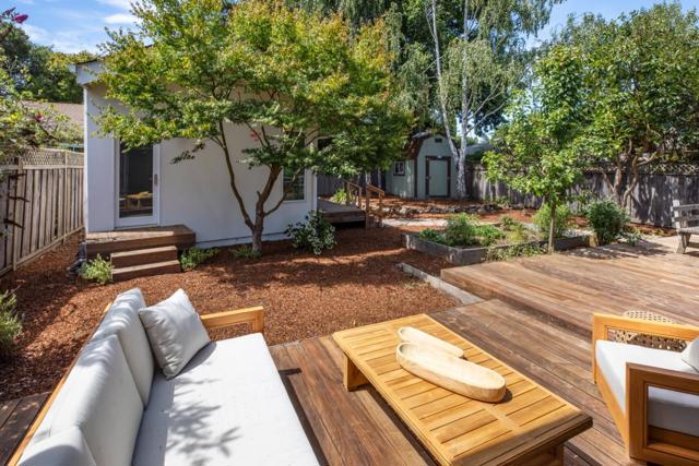 4112 Fair Oaks Avenue, Menlo Park CA: https://media.crmls.org/mediaz/803135e1-79ee-406d-856a-9740deb62835.jpg