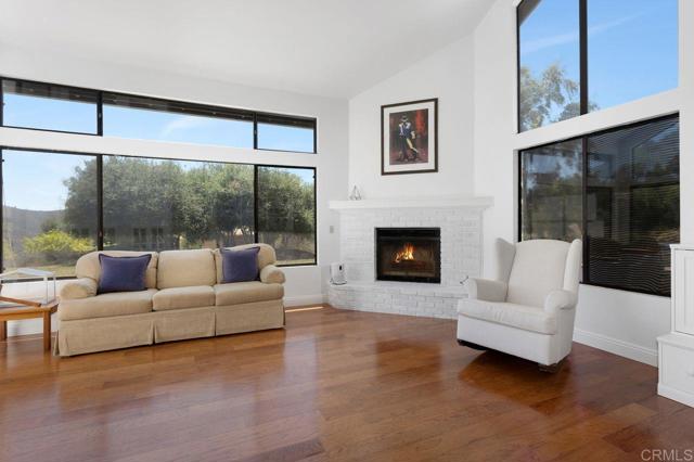 3453 Via Loma Vista, Escondido CA: https://media.crmls.org/mediaz/80315c35-11dc-41ce-b0ce-8b6512f4bf2d.jpg