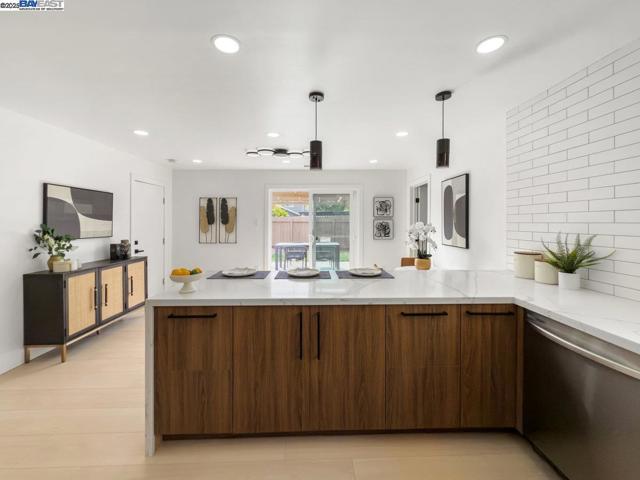 450 Lancaster Way, Redwood City CA: https://media.crmls.org/mediaz/80323aaa-63a4-4034-8bde-e6af7246aa1b.jpg