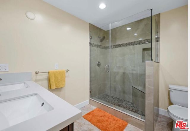 7412 Jamieson Avenue, Reseda CA: https://media.crmls.org/mediaz/80325033-84ea-4802-b5a1-0c65d93b99a6.jpg