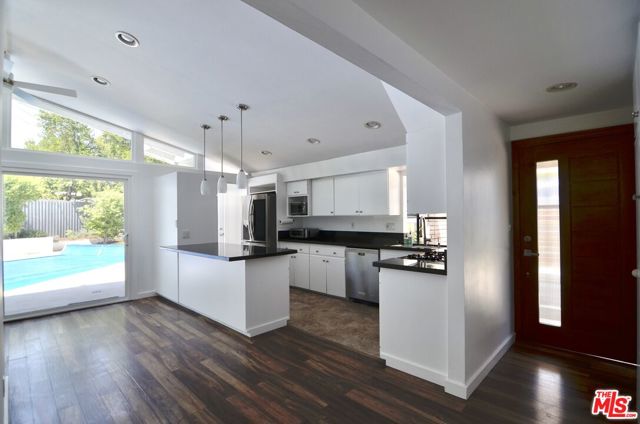 9342 Debra Avenue, North Hills CA: https://media.crmls.org/mediaz/80329550-0524-4af4-a08b-b838c7b28d7b.jpg