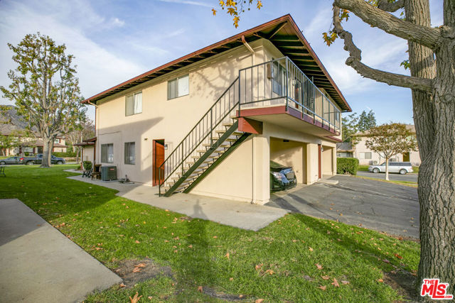 1102 W Calle Del Sol, Azusa CA: https://media.crmls.org/mediaz/803370c7-1db7-4261-962a-ab1da72568d6.jpg