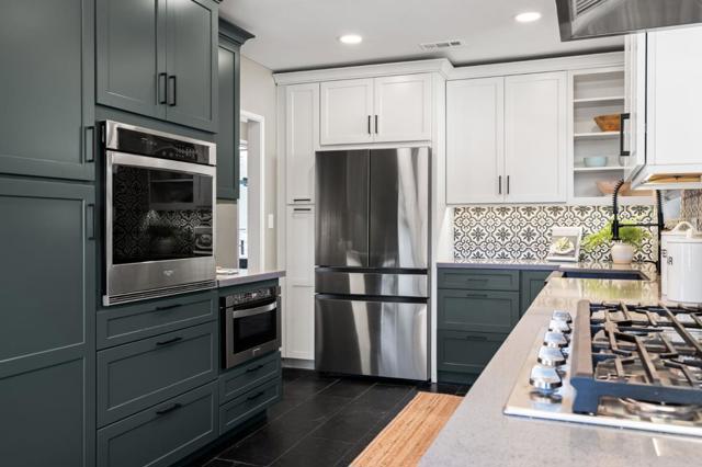 8124 Greenly Drive, Oakland CA: https://media.crmls.org/mediaz/80338802-cb7a-4857-9545-2a22271918a4.jpg
