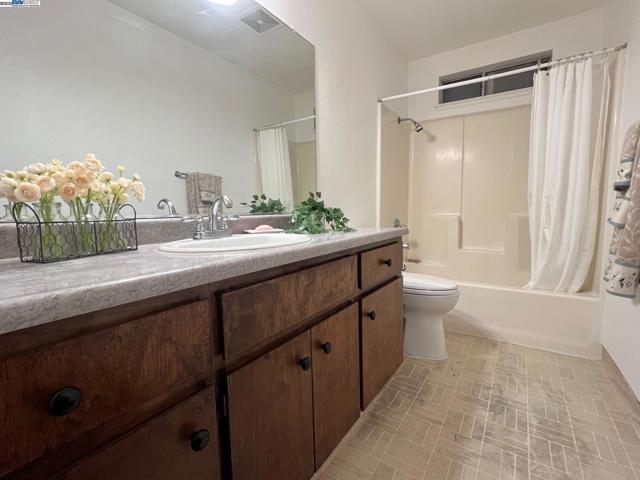 1290 Orange Ave, Patterson CA: https://media.crmls.org/mediaz/8034178f-fa7e-4d64-a7fe-9887599f4868.jpg