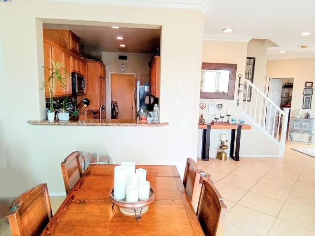 24350 Lorenzo Ln,  CA: https://media.crmls.org/mediaz/80343824-5ca0-48db-a413-1f8d4fa45a62.jpg