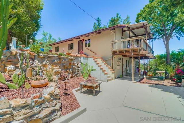 255 Highline Trl, El Cajon CA: https://media.crmls.org/mediaz/8034517f-555d-4815-920f-8c674ef1bd76.jpg