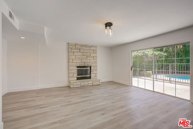 7411 OSO Avenue photo 6