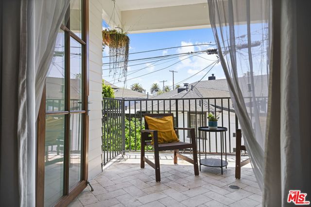 1210 Cabrillo Avenue, Venice CA: https://media.crmls.org/mediaz/803498a1-9602-425f-9391-9f479bac5074.jpg