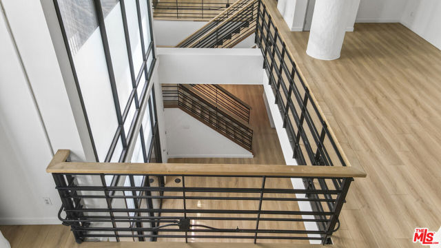 330 W 11th Street, Los Angeles CA: https://media.crmls.org/mediaz/8034fcce-3bf2-46fb-b4a9-3c89b41670af.jpg