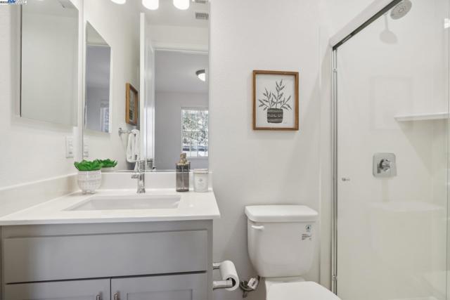 Image 14 of 46 For 239 N St  