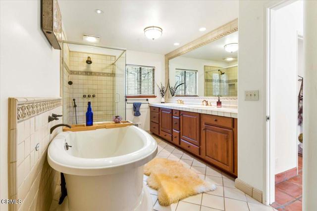 515 Del Oro Drive, Ojai CA: https://media.crmls.org/mediaz/803553e3-a382-46a2-834f-0bf9c172b6b0.jpg