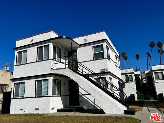 4424 1/2 Arlington Avenue, Los Angeles CA: https://media.crmls.org/mediaz/80356972-e378-4e62-888e-3d4a7621f6ba.jpg