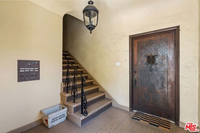 347 N Curson Avenue, Los Angeles CA: https://media.crmls.org/mediaz/8035d76d-ef77-447e-80e8-11a6c7e515de.jpg