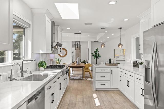 990 Rose Avenue, Mountain View CA: https://media.crmls.org/mediaz/803679ab-9140-486d-b28c-7a735ff410a4.jpg