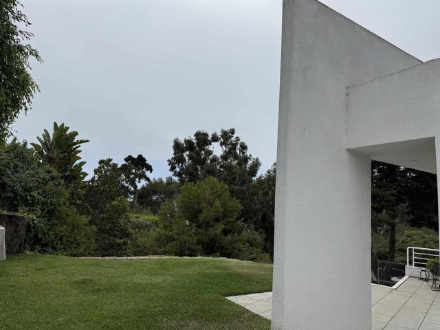 421 Serpentine Drive, Del Mar CA: https://media.crmls.org/mediaz/80369188-bf3f-4b1c-a0ea-34b642872118.jpg