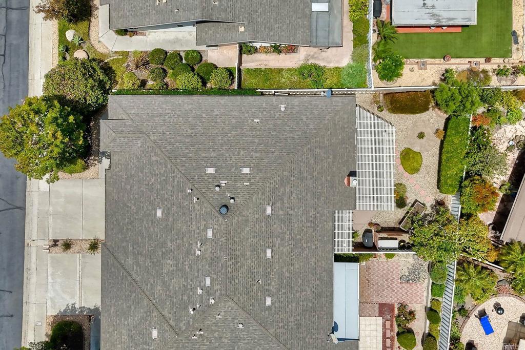 https://media.crmls.org/mediaz/803703fb-2b1a-4eec-8351-cbabcf15fe3d.jpg?preset=X-Large