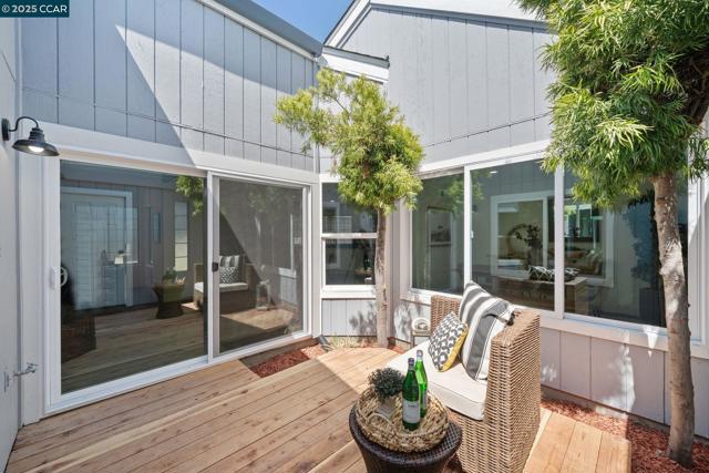 117 Brighton Rd, Alameda CA: https://media.crmls.org/mediaz/80371bb4-1c99-4f7e-ad98-95386591ff49.jpg