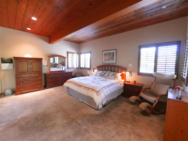 2442 Valley Meadow Drive, Oak View CA: https://media.crmls.org/mediaz/80375a80-6ebc-40af-a24a-1b03d417927d.jpg