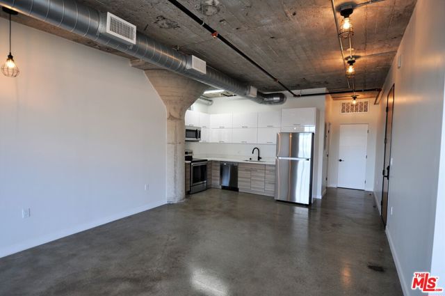 691 Mill Street, Los Angeles CA: https://media.crmls.org/mediaz/80385abb-75f1-4f74-921b-c102680409a3.jpg