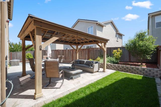1109 Marsala Cir, Salinas CA: https://media.crmls.org/mediaz/803863cf-2506-40dd-9bc7-353c3d0e12a5.jpg