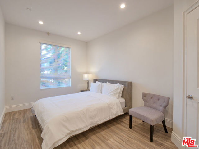 8700 Chalmers Drive, Los Angeles CA: https://media.crmls.org/mediaz/8039824b-43d7-4359-bd57-790a60f4327b.jpg