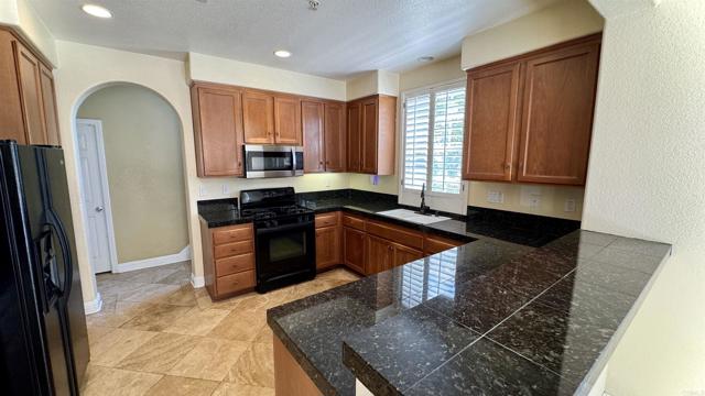 1561 Caminito Zaragosa, Chula Vista CA: https://media.crmls.org/mediaz/8039ea21-f494-4dfb-86a9-389c89013d75.jpg