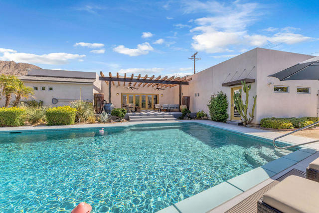 53945 Eisenhower Drive, La Quinta CA: https://media.crmls.org/mediaz/8039f018-e773-40a9-9b00-4ca14311efe4.jpg
