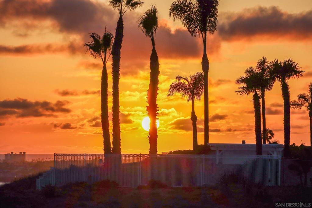 https://media.crmls.org/mediaz/803a4bc8-6279-4971-87c8-34a1c2b2bbe7.jpg?preset=X-Large