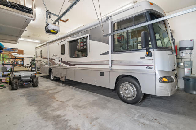 43170 Warner Trail, Palm Desert CA: https://media.crmls.org/mediaz/803a7252-a344-461e-9261-34e1f0a331b7.jpg