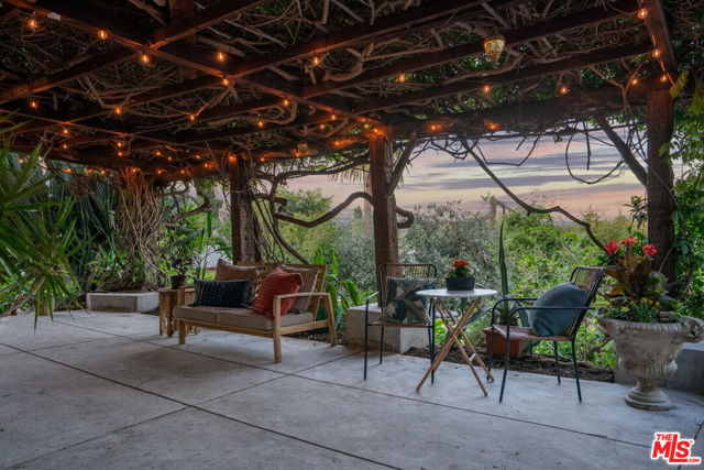4559 E Rose Hill Drive, Los Angeles CA: https://media.crmls.org/mediaz/803a86e3-146b-42c1-a370-e6a50539345f.jpg
