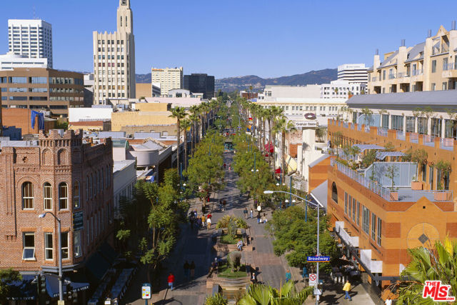 1447 Stanford Street, Santa Monica CA: https://media.crmls.org/mediaz/803afc59-888f-4864-8e59-e7be57666d5e.jpg