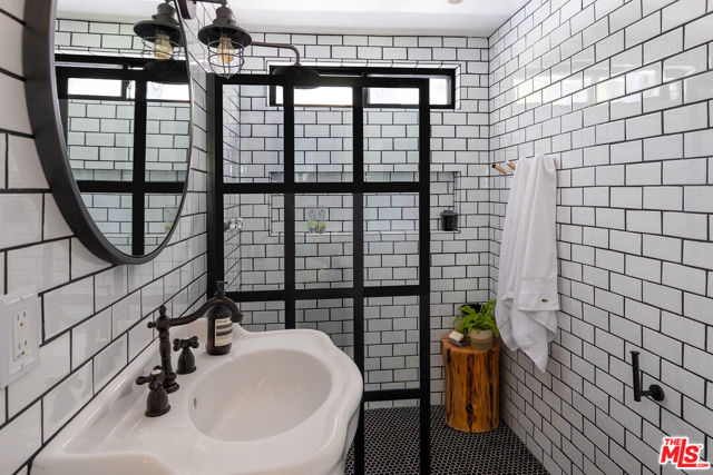 8421 Kirkwood Drive, Los Angeles CA: https://media.crmls.org/mediaz/803b854e-6262-4280-93bb-a53fd7cd4d62.jpg