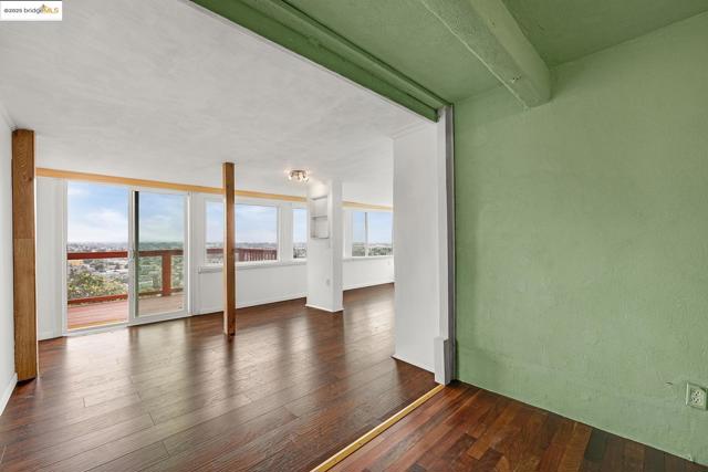 6933 Simson Street, Oakland CA: https://media.crmls.org/mediaz/803c664a-a34c-4346-a583-2b742266735f.jpg