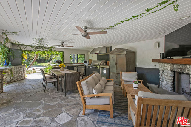 2555 N Altadena Drive, Altadena CA: https://media.crmls.org/mediaz/803cd809-2024-4331-a82b-fe2681b9fedf.jpg