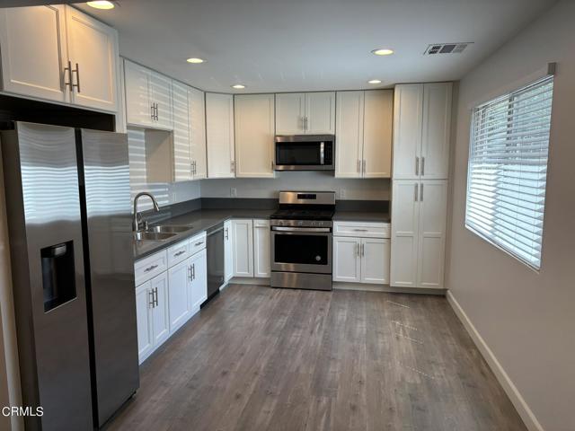 Detail Gallery Image 3 of 13 For 127 Bundren St, Oak View,  CA 93022 - 2 Beds | 1 Baths