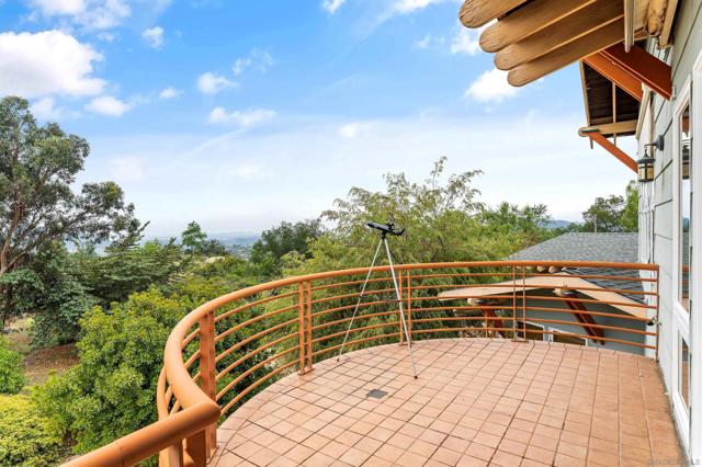 6132 Rainbow Heights Rd, Fallbrook CA: https://media.crmls.org/mediaz/803e4ce2-8915-4e8f-a905-d73e4c77c05e.jpg