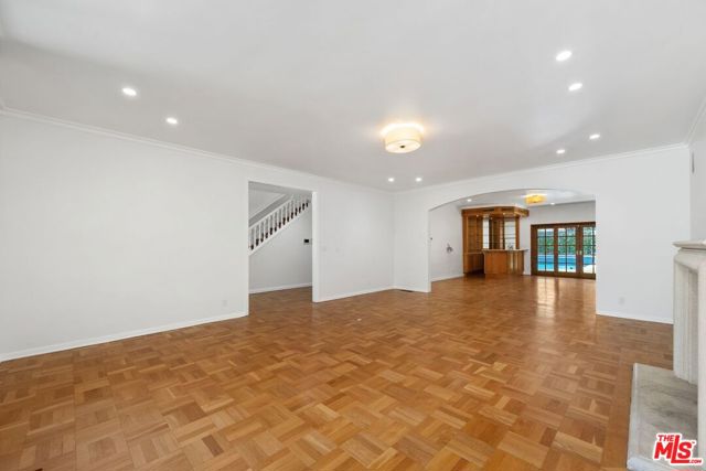 517 N Elm Drive, Beverly Hills CA: https://media.crmls.org/mediaz/803fdde1-105b-4d47-8d3a-bc1a7c5715f0.jpg
