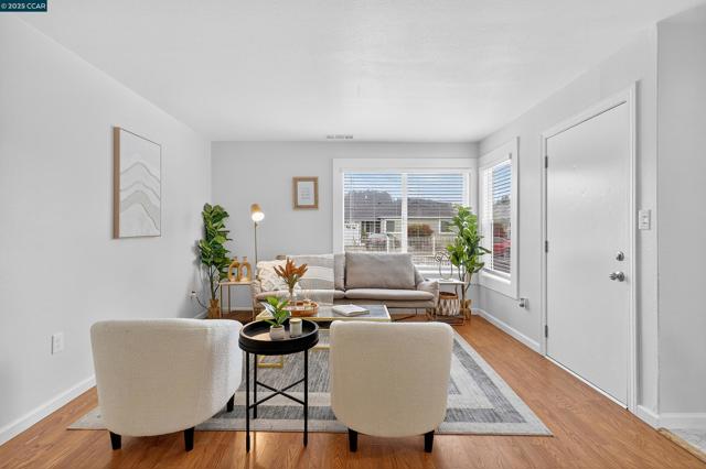 2921 Rollingwood Dr, San Pablo CA: https://media.crmls.org/mediaz/80408180-b36d-4de1-a5a8-67f4a2aacac6.jpg