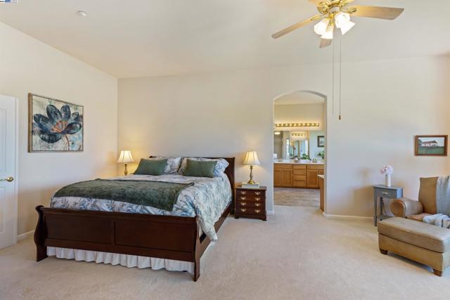 1505 Bismarck Ln, Brentwood CA: https://media.crmls.org/mediaz/8040c3a1-242e-437b-a320-a035e79bcb58.jpg
