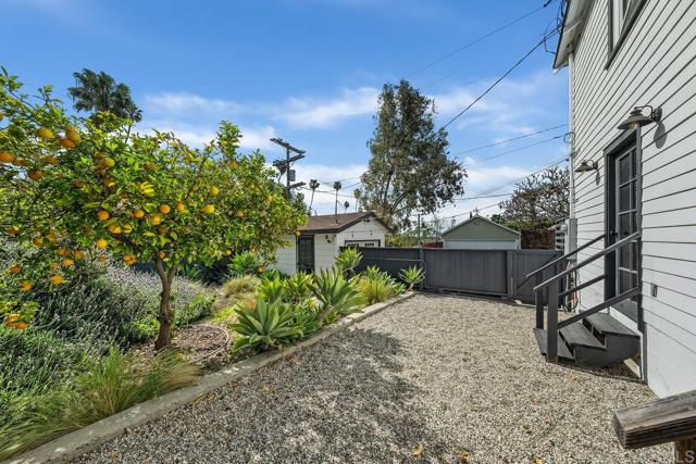 1400 Angelus Avenue, Los Angeles CA: https://media.crmls.org/mediaz/8040eb49-60cf-4304-9a1a-0ea3b6112fb0.jpg