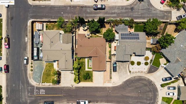 53 Zinfandel Ct, Oakley CA: https://media.crmls.org/mediaz/804105f3-130d-4cf1-84e6-889ee50b2ee6.jpg