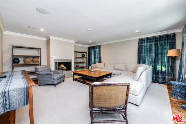 334 S Westgate Avenue, Los Angeles CA: https://media.crmls.org/mediaz/80415768-2ecc-4580-9aae-762f27a38188.jpg